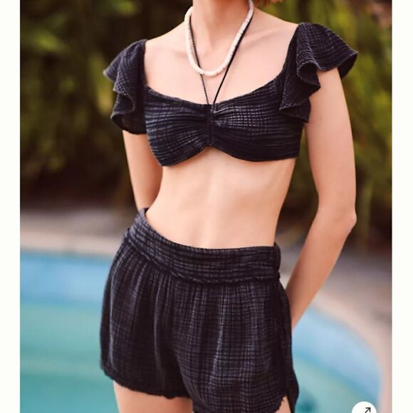 Anthropologie THE JERRY CINCHED Crop TOP Ruffled Cap Sleeve in Black - Picture 3 of 4